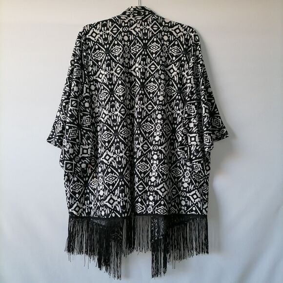French Laundry Women's Black-White Ikat Open-Front Wrap Fringe Poncho Top Size L - Picture 4 of 8